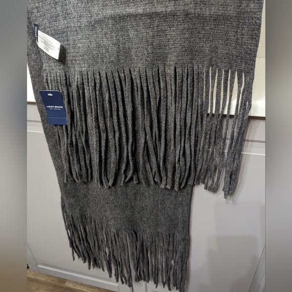 Lucky Brand Scarf or Wrap. Charcoal grey. Oversized . Fringed. - Picture 2 of 7